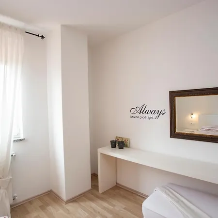 Pistine - With Private Pool For 8 Near 别墅 罗维尼