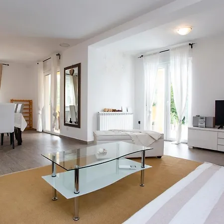Pistine - With Private Pool For 8 Near 别墅 罗维尼